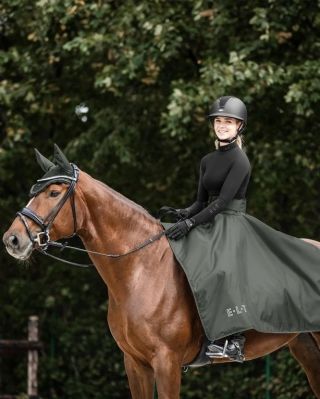 ❄️ Zima? Žiaden problém! S termo jazdeckou sukňou E.L.T. Lotta zostaneš v teple, suchu a štýle aj počas najchladnejších...