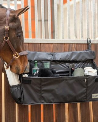 6️⃣deň🤩 Niečo pre milovníkov poriadku v stajni. 🧺✨ Kavalkade Competition – boxová taška Stabilná, umývateľná, s množstvom...