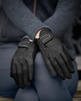 1️⃣3️⃣ 13. deň Zimné jazdenie potrebuje teplé ruky. ❄️✨ Zimné jazdecké rukavice ✔ Kožený vzhľad ✔ Fleece vo vnútri� ✔...